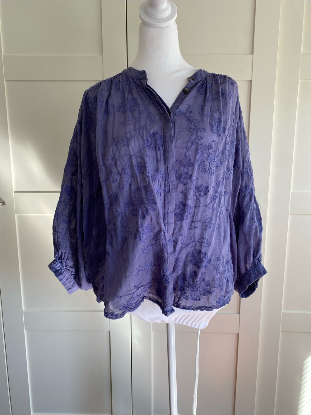Pilcro Blue-Violet Embroidered Peasant Blouse size small